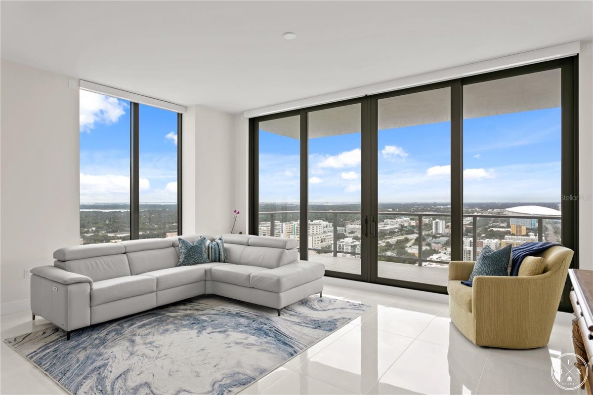 Living space with a view over Downtown St. Petersburg